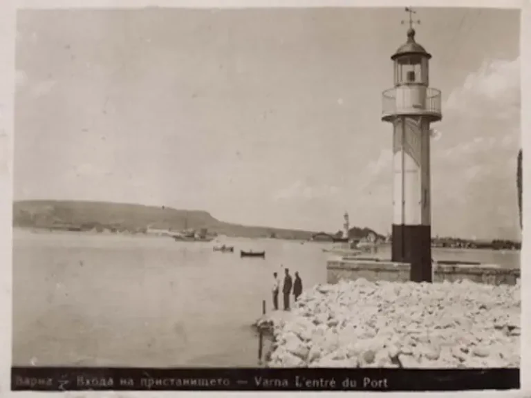 East Breakwater Spur Light