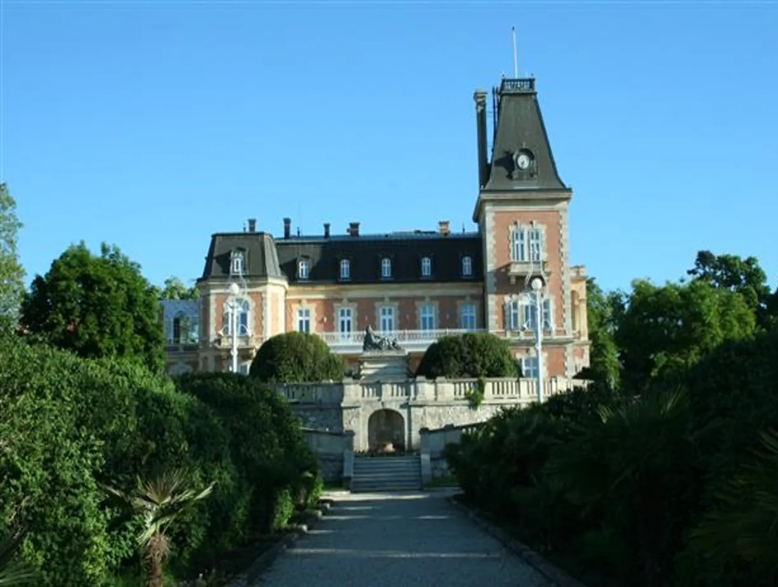 Euxionograde Palace